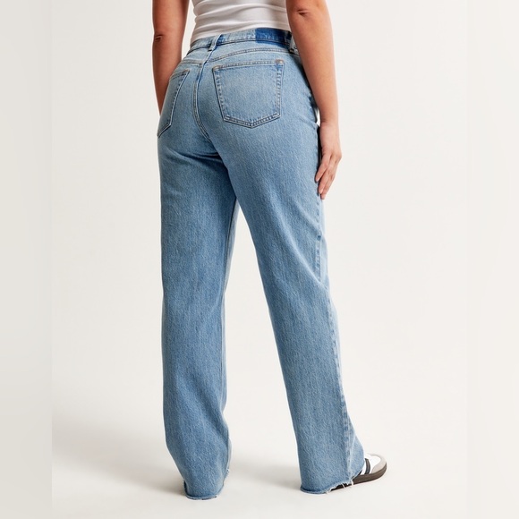 Abercrombie & Fitch The Baggy Low Rise Curve Love Light Wash Raw Hem Size 32|14L - Picture 5 of 11